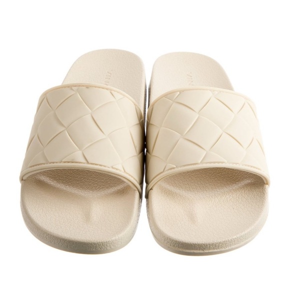 Vince Watley Ivory Slip On Slide Quilted Sandals Shoes - Picture 2 of 5
